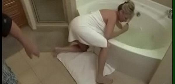  Stepmother got stuck in the bathroom and stepson fucked her